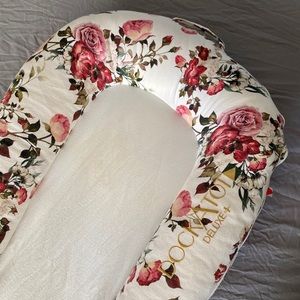 DockATot Deluxe+ La Vie En Rose Cover